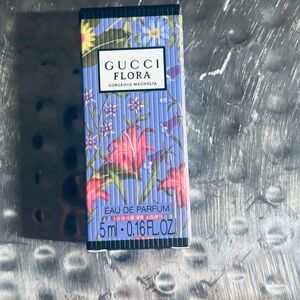 Gucci Flora Gorgeous Magnolia Small Floral Blue Box with Pink Flowers